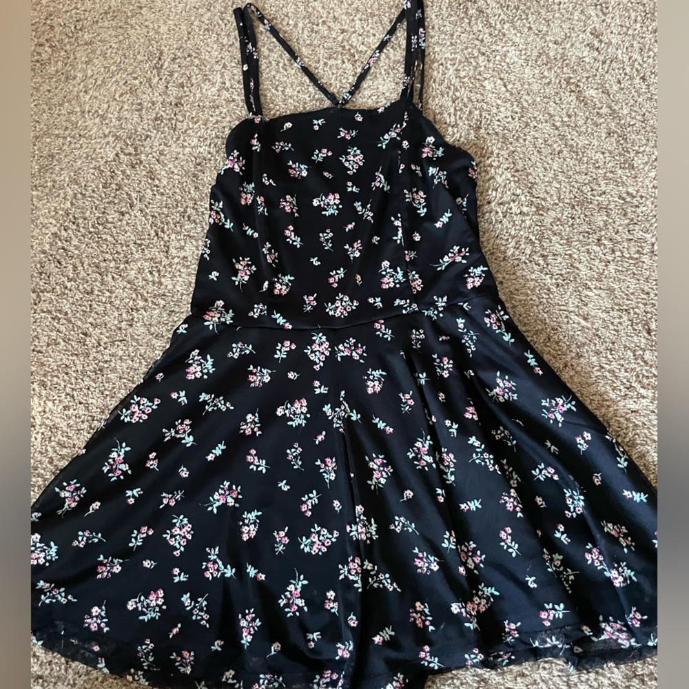 Floral Pattern Strappy Romper